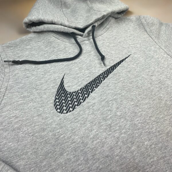 Sweat Nike à capuche Brodé - Taille L – Image 2